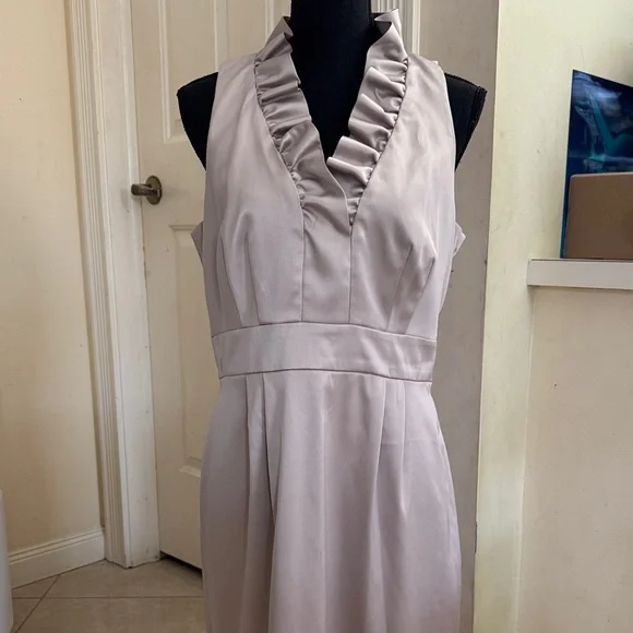 NWT Just Taylor Elegant Sleeveless Ruffle Neck Dress - beige size 12 - Picture 1 of 8
